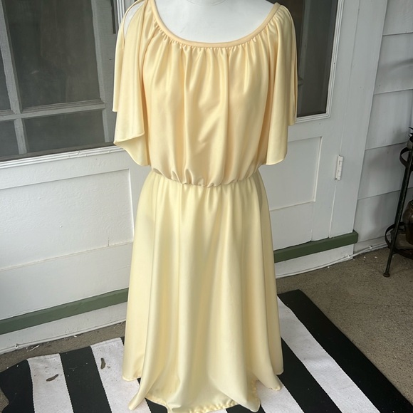 Vintage Dresses & Skirts - VTG 70s Yellow Dress with Flutter Sleeves